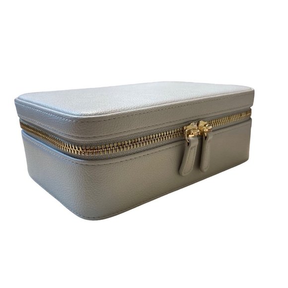 WOLF DESIGNS Rectangular Zip Jewelry Case Grey - Picture 1 of 6
